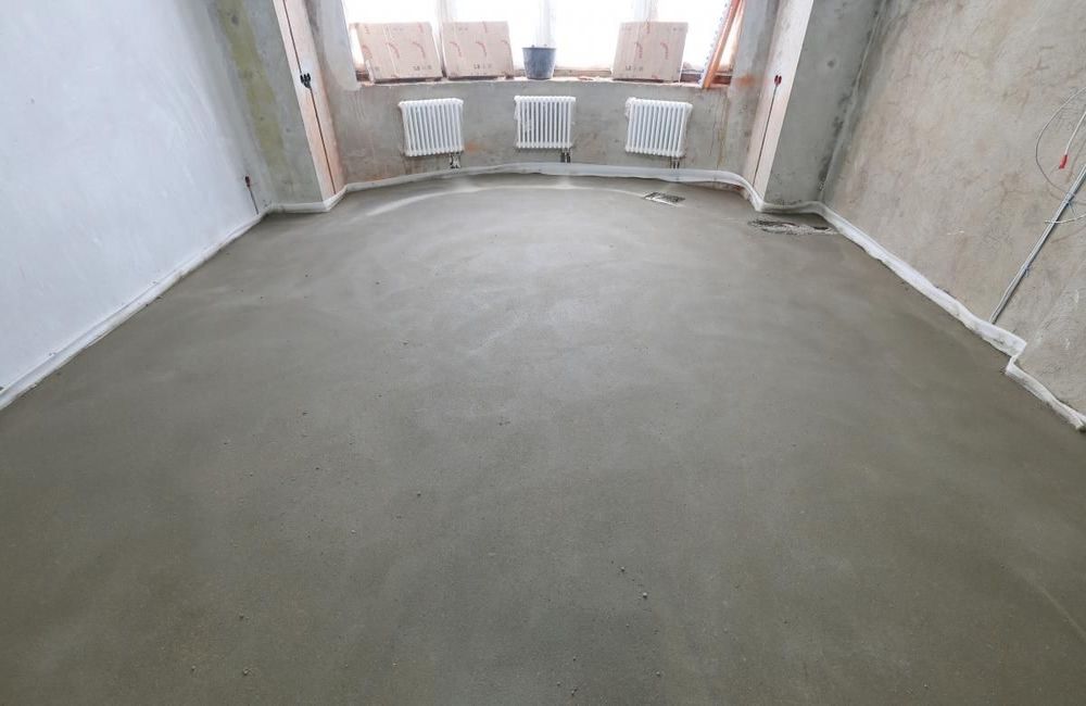 Что входит в механизированную стяжку на пол с материалом? сделать стяжку пола в квартире цены